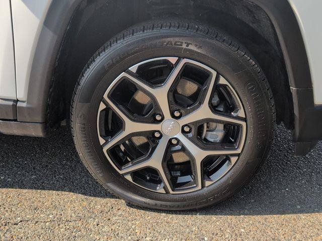 Certified 2024 Jeep Compass Limited w/ Sun and Sound Group AWD/4WD image 24