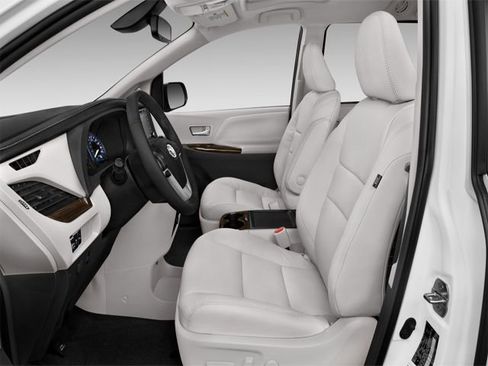 Used 2023 Toyota Sienna XLE image 10