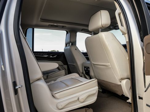 Used 2021 GMC Yukon XL Denali image 42