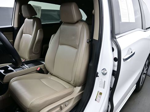 Used 2024 Honda Odyssey Touring image 12