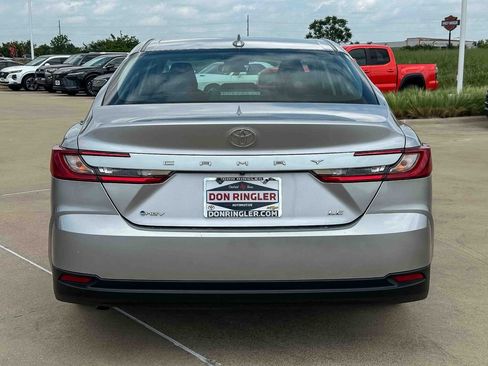 Used 2025 Toyota Camry LE image 4