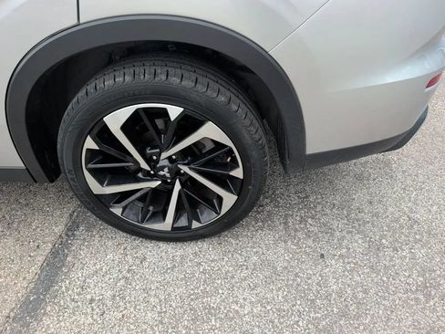 Used 2022 Mitsubishi Outlander ES FWD image 9