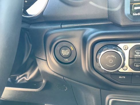 Used 2022 Jeep Wrangler Unlimited Sahara image 16