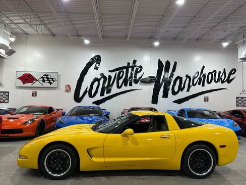 Used 2004 Chevrolet Corvette Coupe w/ Roof Package image 2