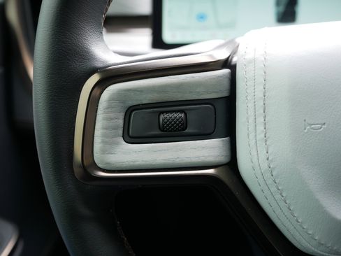 Used 2025 Rivian R1S Premium image 30