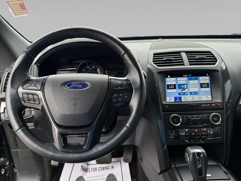 Used 2018 Ford Explorer XLT w/ Equipment Group 202A image 10