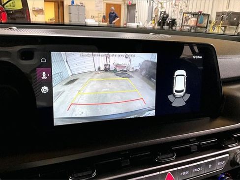 Used 2024 Kia Telluride S image 23