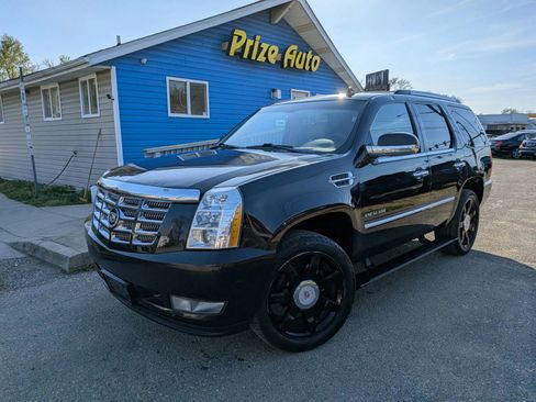 Used 2011 Cadillac Escalade Premium AWD/4WD image 2