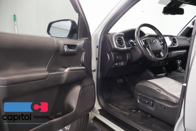 Certified 2022 Toyota Tacoma TRD Off-Road w/ Black Out Package (TMS) AWD/4WD image 9