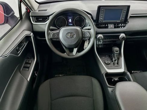 Used 2021 Toyota RAV4 LE image 10