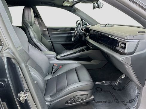 Used 2024 Porsche Macan 4 Electric image 31