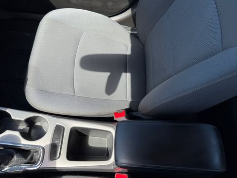 Used 2018 Chevrolet Cruze LS FWD image 14