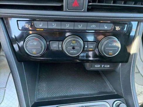 Used 2024 Volkswagen Jetta SE image 21