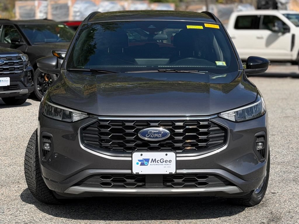 Certified 2023 Ford Escape ST-Line Select w/ Tech Pack #1 AWD/4WD image 2