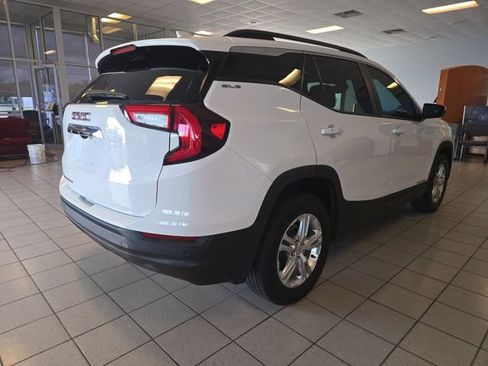 Used 2022 GMC Terrain SLE w/ Driver Convenience Package FWD image 8