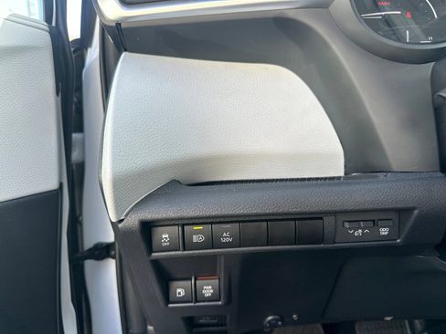 Used 2025 Toyota Sienna XLE w/ XLE Plus Package FWD image 24