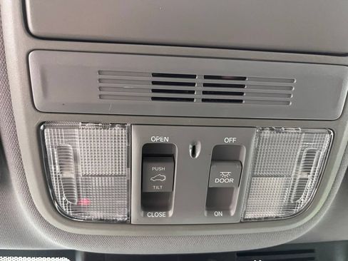 Used 2017 Honda CR-V EX image 18