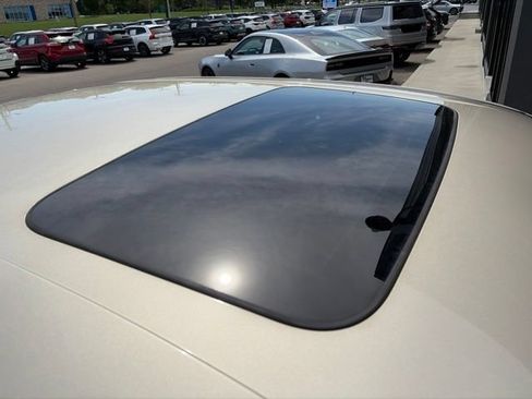 Used 2018 Ford Taurus Limited FWD image 4