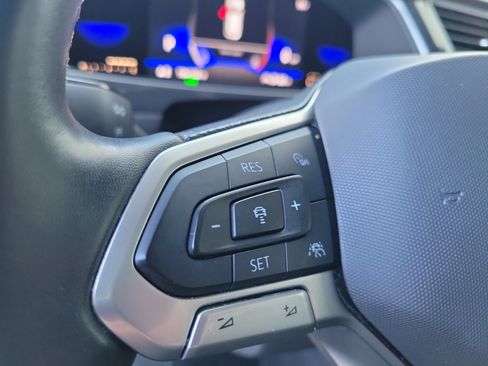 Used 2022 Volkswagen Tiguan SE w/ Panoramic Sunroof Package FWD image 26