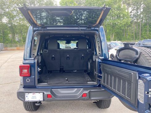 Used 2025 Jeep Wrangler Unlimited Sahara w/ Safety Group AWD/4WD image 6