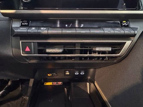 Used 2025 Toyota Camry LE image 13