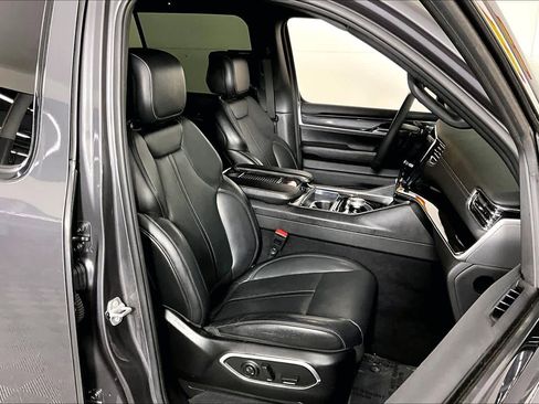 Used 2023 Jeep Wagoneer 2WD image 8