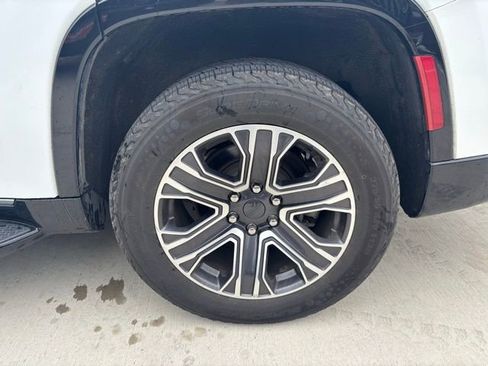 Used 2024 Jeep Wagoneer Series II w/ Flexible Seating Group RWD image 8