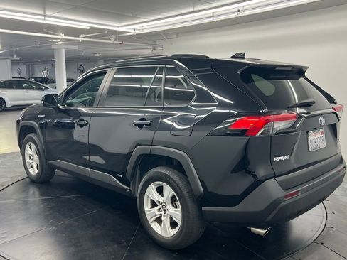 Used 2021 Toyota RAV4 XLE w/ Carpet Mat Package (TMS) image 3