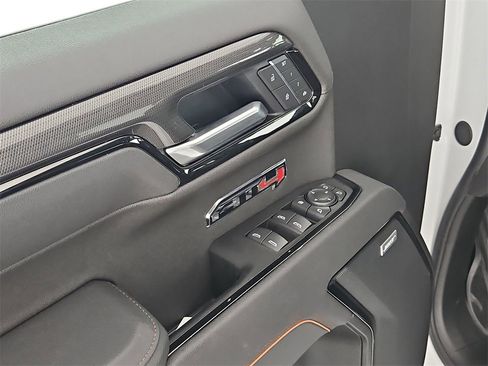 Used 2025 GMC Sierra 1500 AT4 image 29