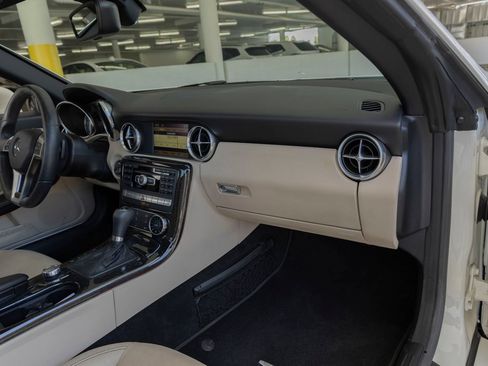 Used 2012 Mercedes-Benz SLK 250 image 22