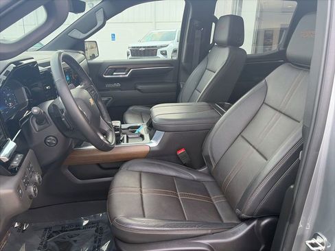 Used 2023 Chevrolet Silverado 1500 High Country w/ High Country Premium Package AWD/4WD image 15