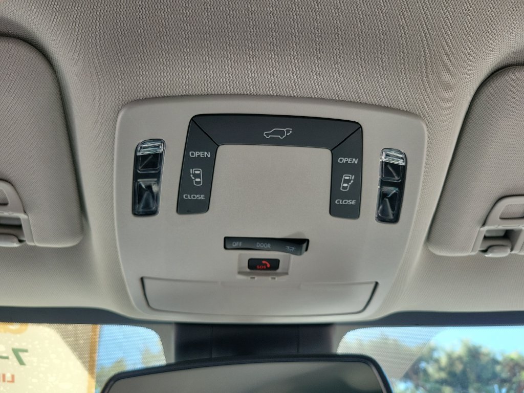 Used 2026 Toyota Sienna LE FWD image 31