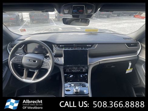 New 2025 Jeep Grand Cherokee Limited image 18