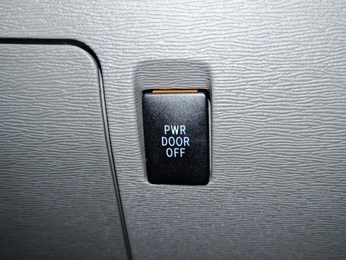 Used 2017 Toyota Sienna XLE image 44