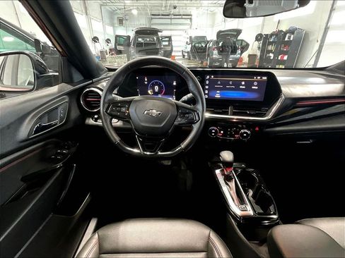 Used 2024 Chevrolet Trax RS w/ Driver Confidence Package FWD image 17