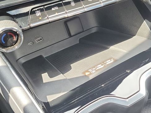 Used 2025 Chevrolet Traverse High Country w/ LPO, Floor Liner Package AWD/4WD image 27
