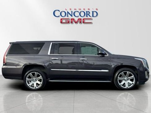 Used 2016 Cadillac Escalade ESV Luxury image 3