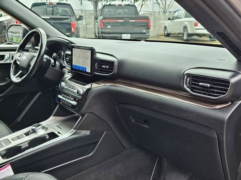 Used 2020 Ford Explorer Limited image 24
