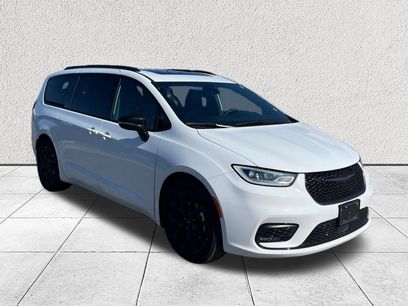 Used 2025 Chrysler Pacifica Limited