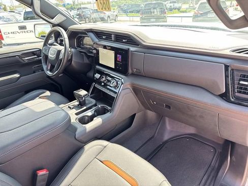 Used 2024 GMC Sierra 1500 AT4 w/ Technology Package image 30