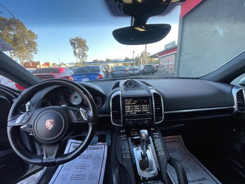 Used 2013 Porsche Cayenne S image 10