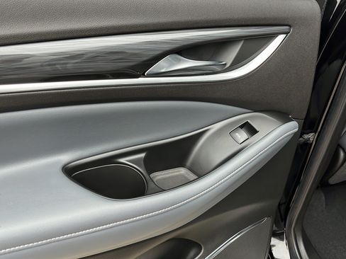 Used 2023 Buick Enclave Essence FWD image 17