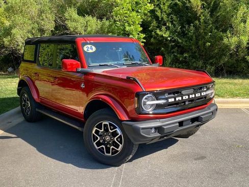 Used 2024 Ford Bronco Outer Banks AWD/4WD image 1
