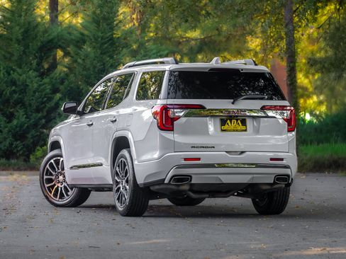 Used 2021 GMC Acadia Denali w/ Denali Technology Package FWD image 3