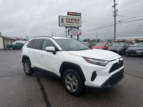 Used 2025 Toyota RAV4 XLE AWD/4WD image 4