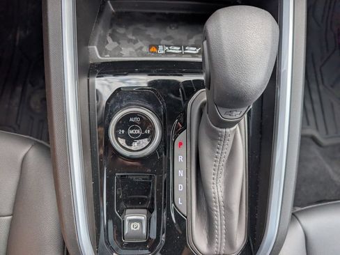 Used 2025 Chevrolet Colorado Trail Boss AWD/4WD image 16