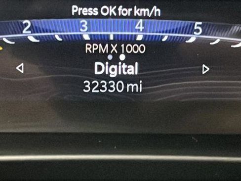 Used 2024 Jeep Grand Cherokee L Limited w/ Black Appearance Package image 10