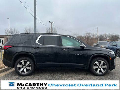 Used 2023 Chevrolet Traverse LT w/ LT Premium Package image 2