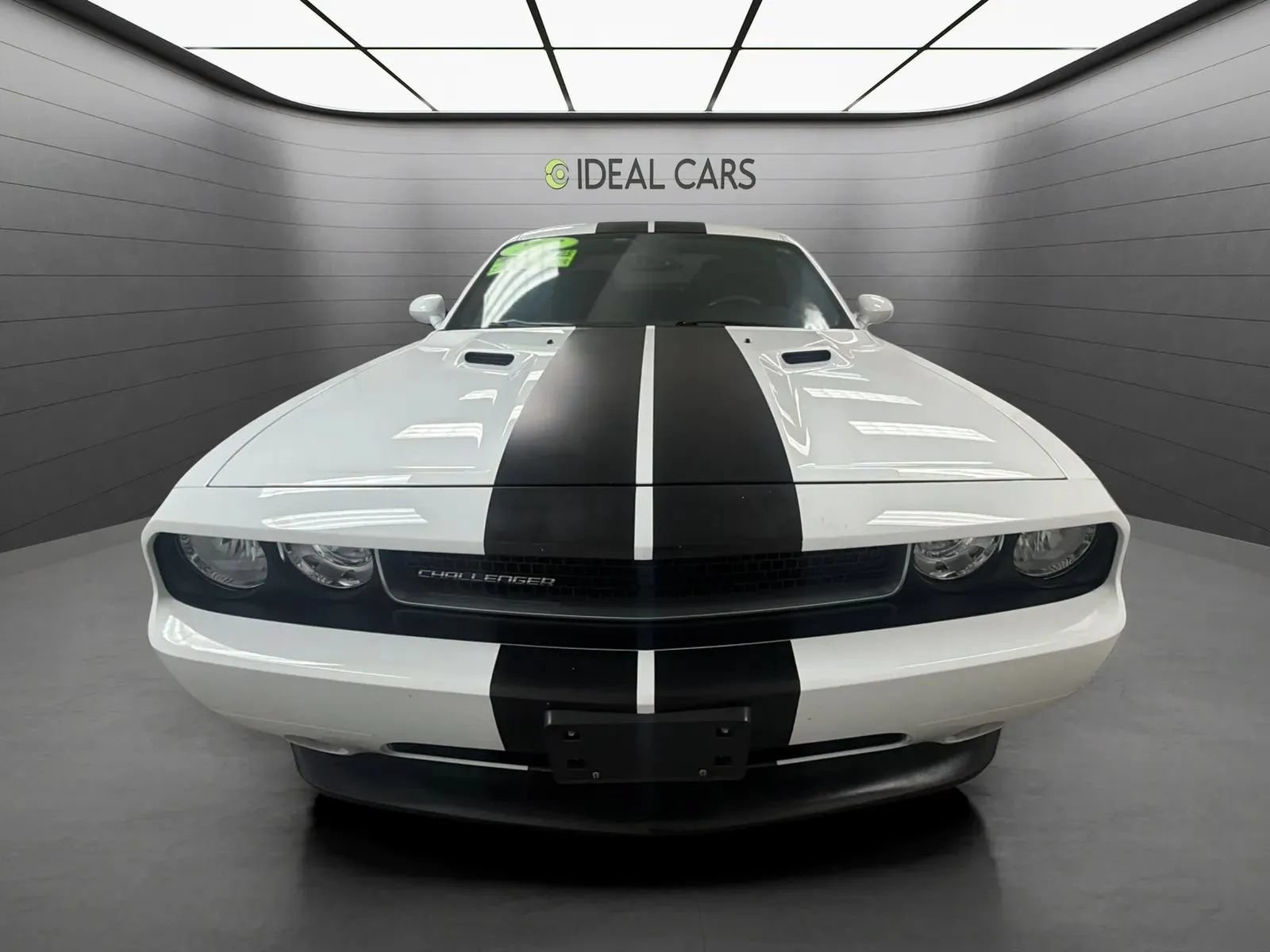 Used 2012 Dodge Challenger SXT RWD image 2
