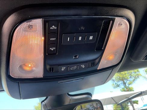 Used 2025 Dodge Durango GT AWD/4WD image 32